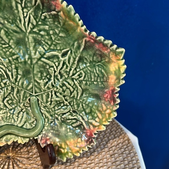 Bordallo Pinheiro Portugese Pottery Green & Brown Maple Leaf Footed Dish 10” - Picture 3 of 6